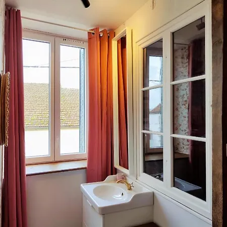 Maison Egalite לינה וארוחת בוקר 3*