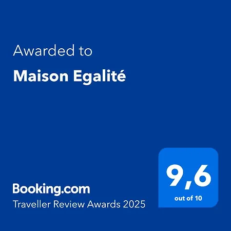 לינה וארוחת בוקר Maison Egalite 3*